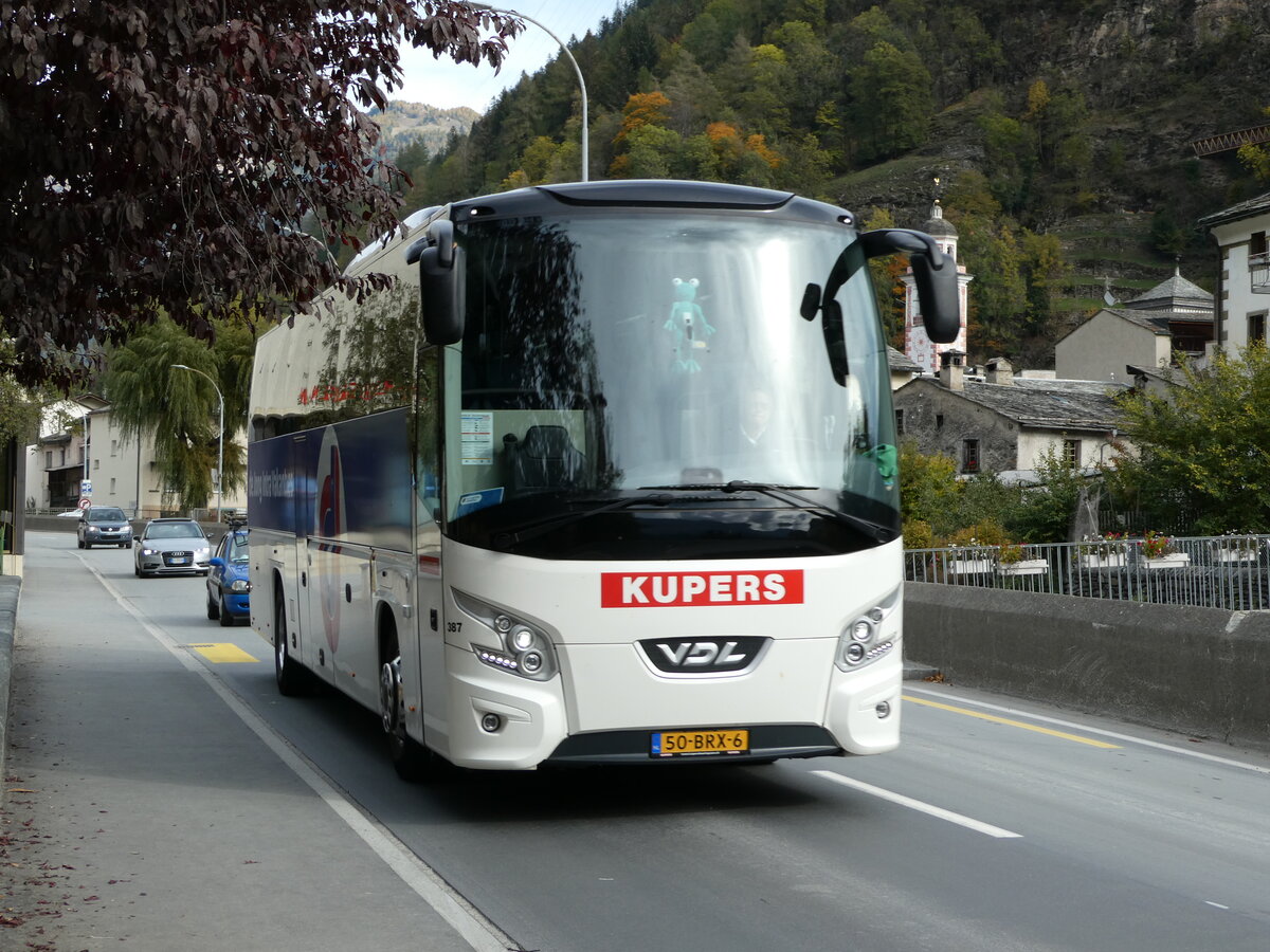 (241'215) - Aus Holland: Kupers, Weert - Nr. 387/50-BRX-6 - VDL am 13. Oktober 2022 in Poschiavo, Via da Spultri