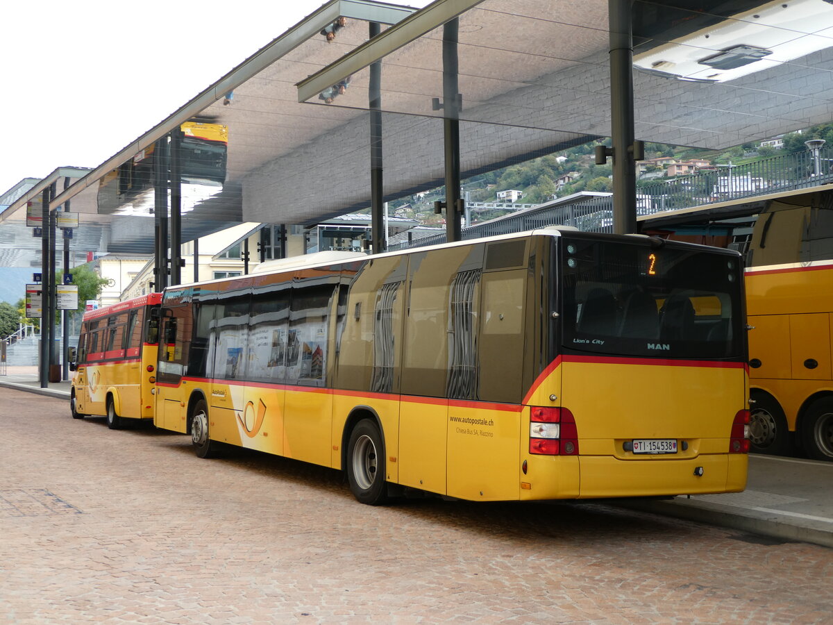 (241'319) - Chiesa, Riazzino - TI 154'538 - MAN (ex Starnini, Tenero) am 14. Oktober 2022 beim Bahnhof Bellinzona