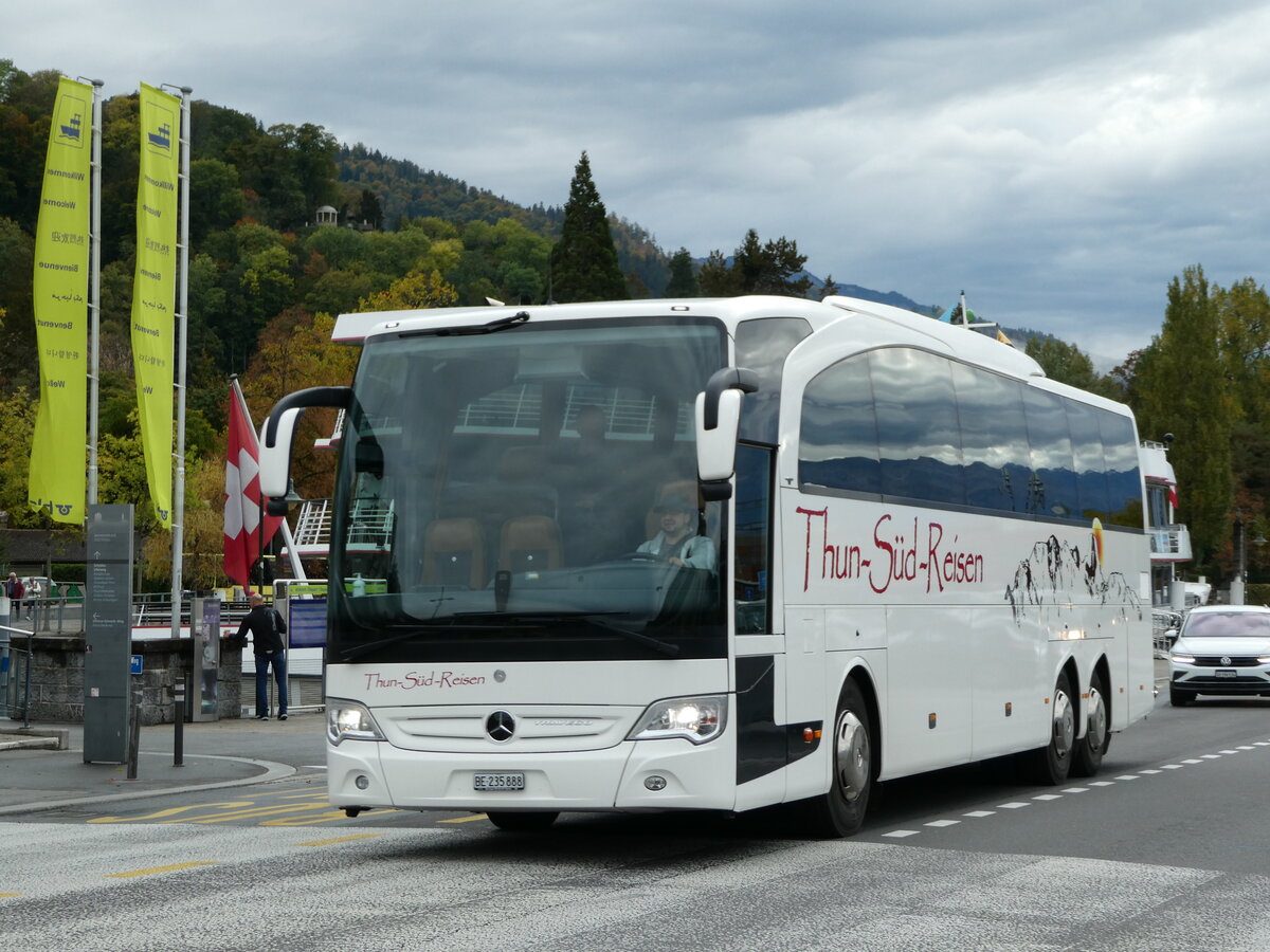 (241'369) - Zumbach, Thun - BE 235'888 - Mercedes am 15. Oktober 2022 beim Bahnhof Thun