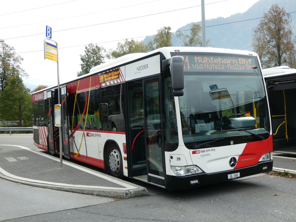 (241'635) - Niederer, Filzbach - Nr. 29/GL 340 - Mercedes am 20. Oktober 2022 beim Bahnhof Ziegelbrcke