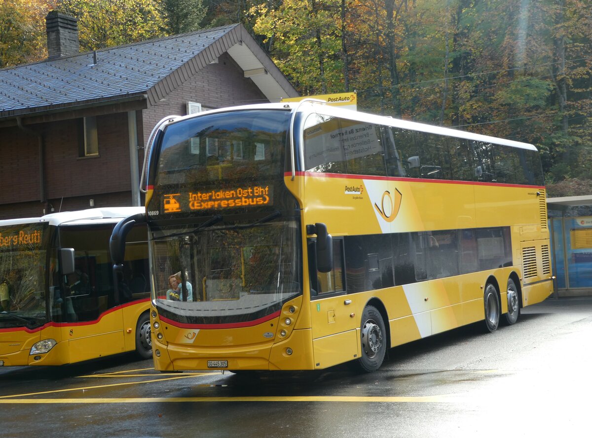 (241'714) - PostAuto Ostschweiz - SG 445'305 - Alexander Dennis (ex AR 45'267) am 22. Oktober 2022 auf dem Brnigpass