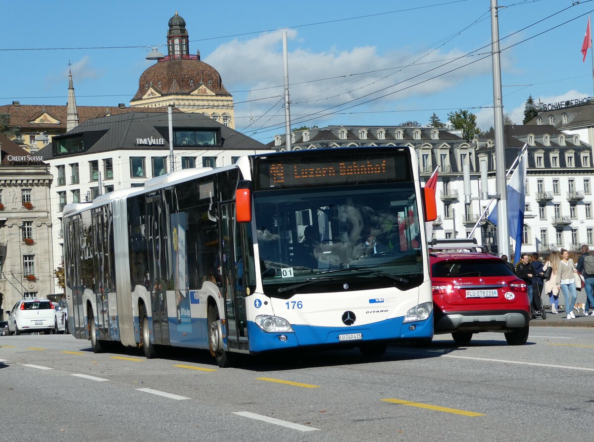 (241'757) - VBL Luzern - Nr. 176/LU 240'415 - Mercedes am 22. Oktober 2022 in Luzern, Bahnhofbrcke