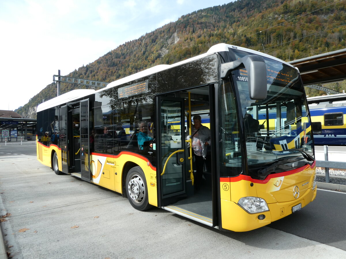 (241'801) - Flck, Brienz - Nr. 5/BE 113'349 - Mercedes am 23. Oktober 2022 beim Bahnhof Interlaken Ost