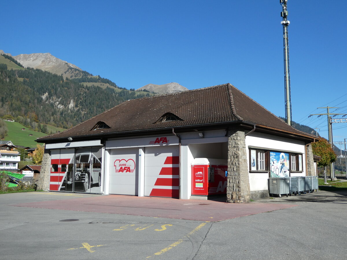 (241'871) - Alte AFA-Garage am 27. Oktober 2022 beim Bahnhof Frutigen