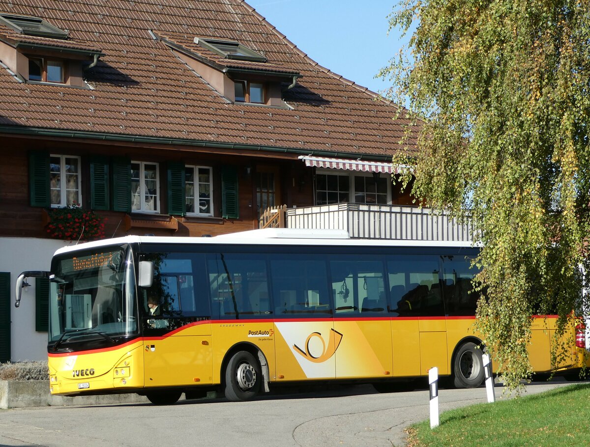 (241'881) - Engeloch, Riggisberg - Nr. 13/BE 98'334 - Iveco am 28. Oktober 2022 in Riggisberg, Garage