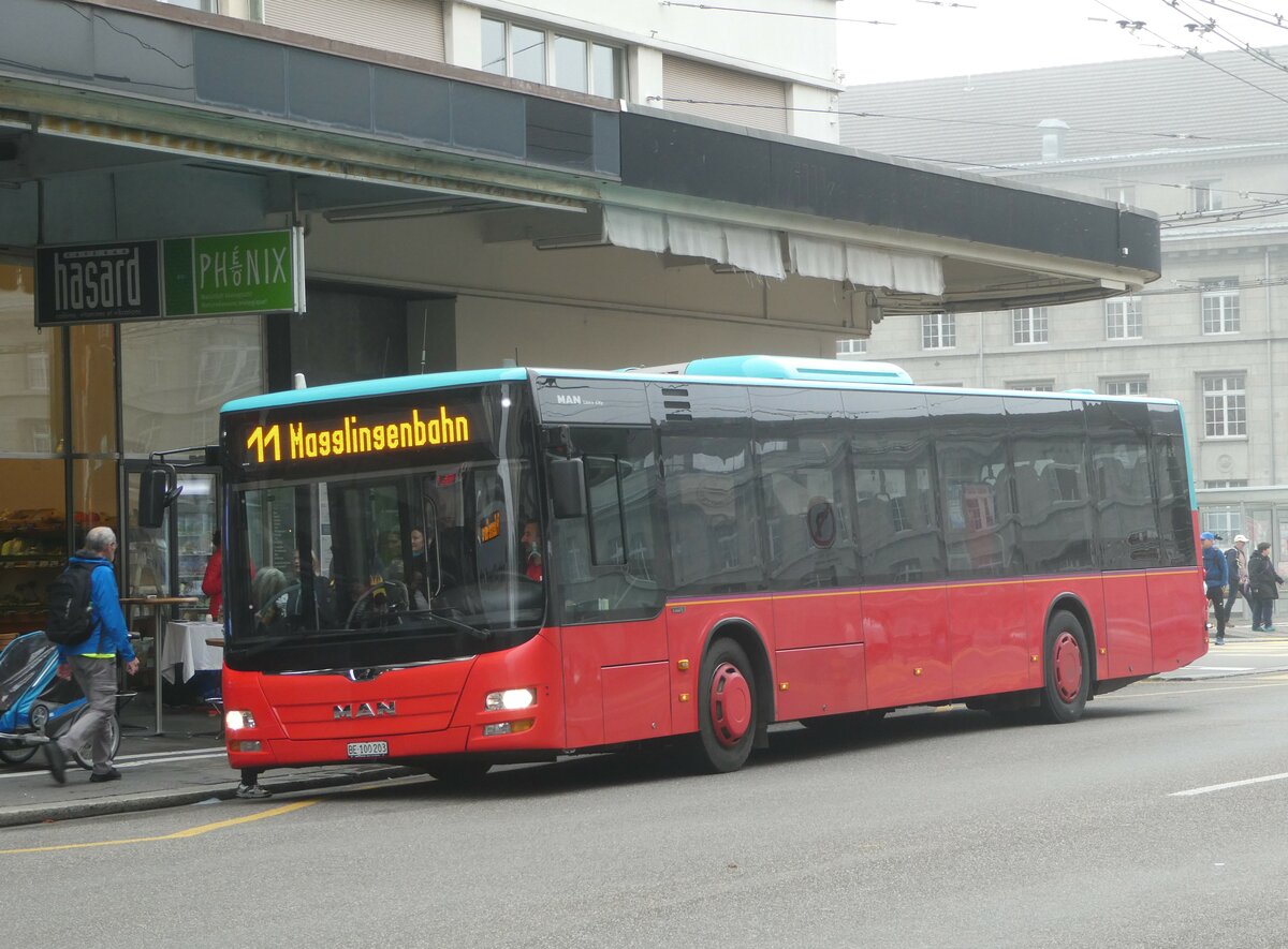 (241'902) - Funi-Car, Biel - Nr. 3/BE 100'203 - MAN am 29. Oktober 2022 beim Bahnhof Biel