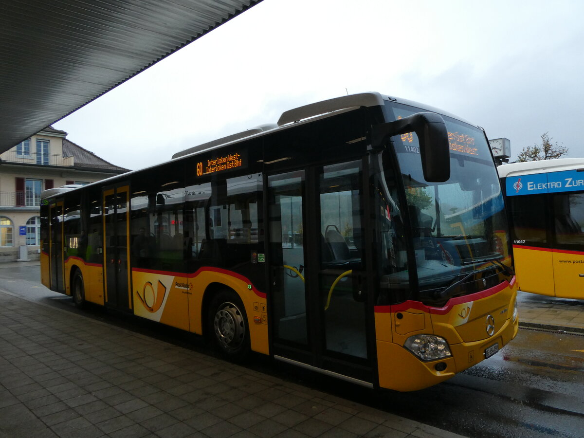 (242'109) - PostAuto Bern - BE 654'090 - Mercedes am 5. November 2022 beim Bahnhof Spiez