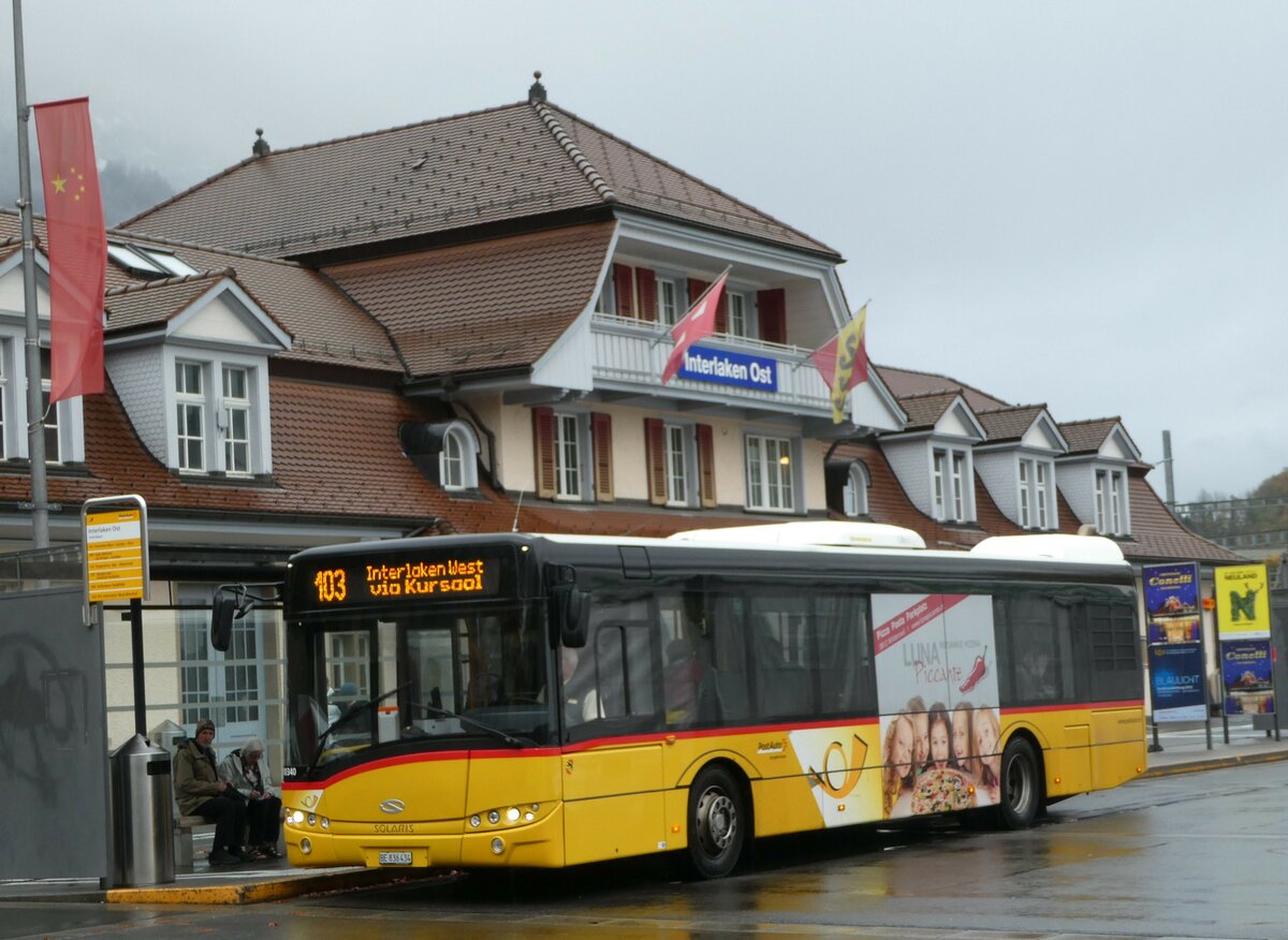 (242'156) - PostAuto Bern - BE 836'434 - Solaris (ex Nr. 581) am 5. November 2022 beim Bahnhof Interlaken Ost