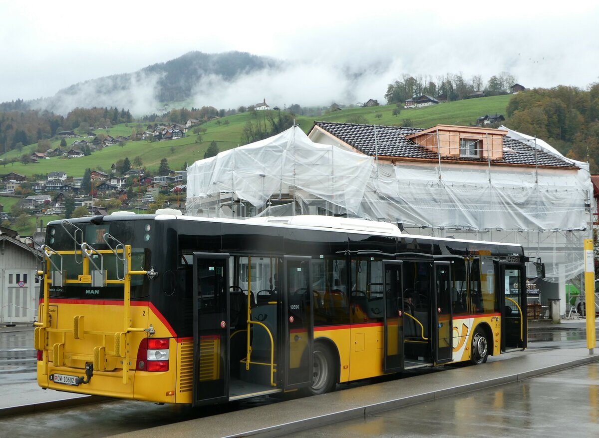 (242'173) - PostAuto Zentralschweiz - Nr. 2/OW 10'602 - MAN (ex Dillier, Sarnen Nr. 2) am 5. November 2022 beim Bahnhof Sarnen