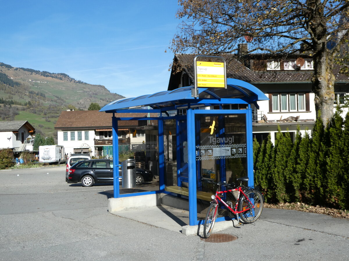 (242'294) - PostAuto-Haltestelle am 8. November 2022 in Andeer, Tgavugl