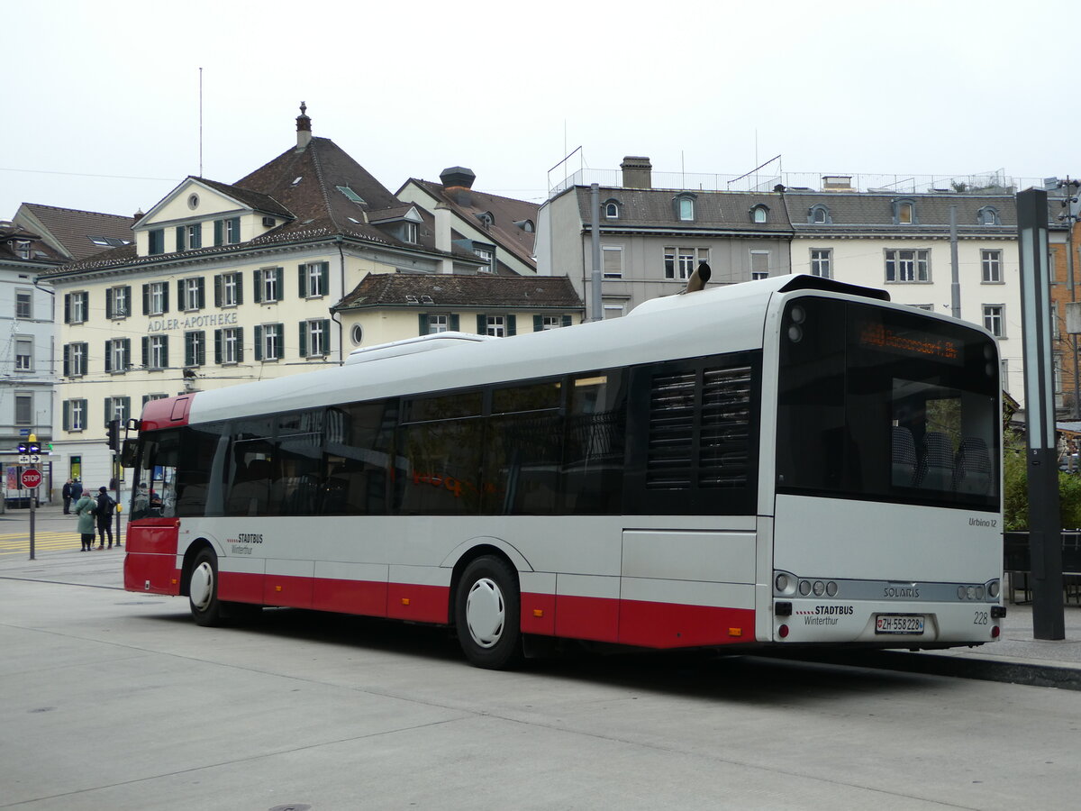 (242'514) - SW Winterthur - Nr. 228/ZH 558'228 - Solaris am 12. November 2022 beim Hauptbahnhof Winterthur