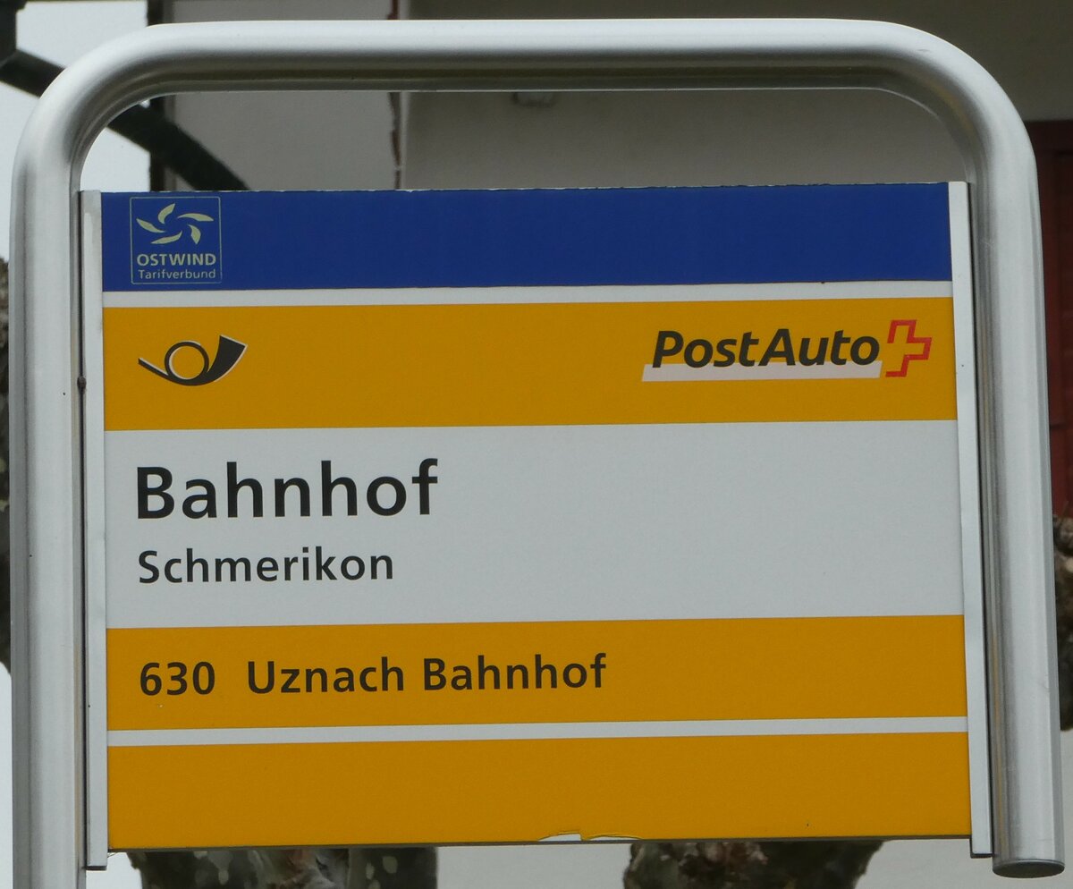 (242'657) - PostAuto-Haltestellenschild - Schmerikon, Bahnhof - am 13. November 2022