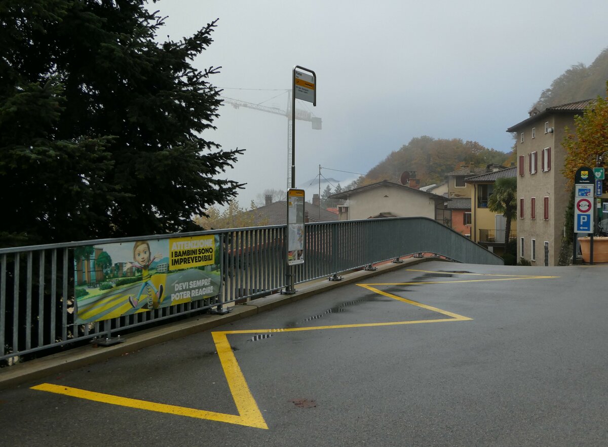 (242'754) - PostAuto-Haltestelle am 16. November 2022 in Agra, Paese