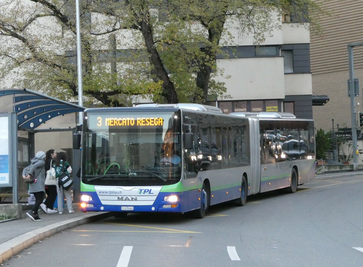 (242'958) - TPL Lugano - Nr. 437/TI 270'441 - MAN am 17. November 2022 beim Bahnhof Lugano