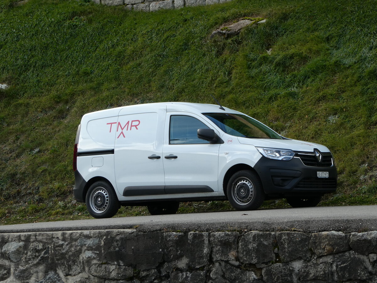 (243'396) - TMR Martigny - Nr. 214/VS 377'971 - Renault am 3. Dezember 2022 in Orsires, Garage