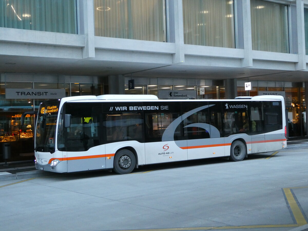 (243'563) - AAGU Altdorf - Nr. 22/UR 9142 - Mercedes am 7. Dezember 2022 beim Bahnhof Altdorf