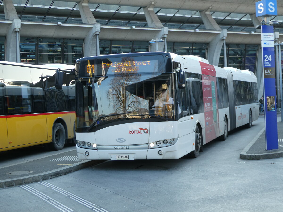 (243'657) - ARAG Ruswil - Nr. 43/LU 15'618 - Solaris am 8. Dezember 2022 beim Bahnhof Luzern