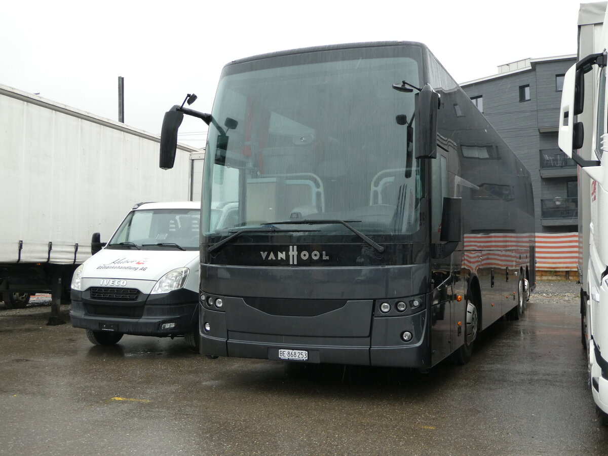 (243'710) - Van Hool, Bern - BE 868'253 - Van Hool (ex Genve-Tours, Genve) am 10. Dezember 2022 in Schmerikon, Thomann