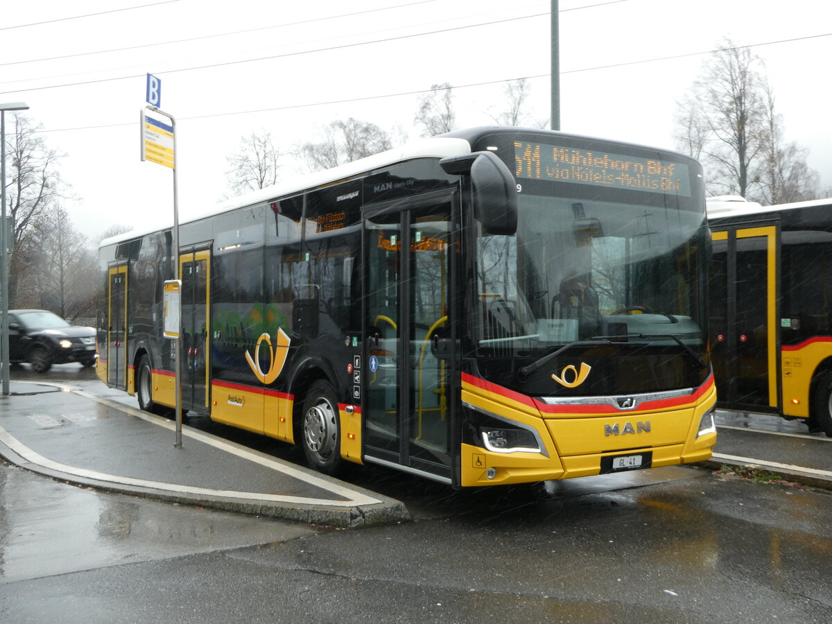 (243'716) - Niederer, Filzbach - GL 41 - MAN am 10. Dezember 2022 beim Bahnhof Ziegelbrcke