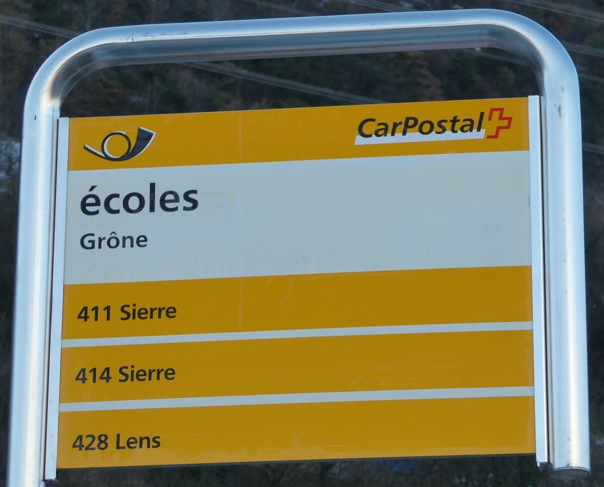 (243'740) - PostAuto-Haltestellenschild - Grne, coles - am 11. Dezember 2022