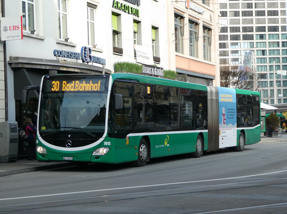 (243'815) - BVB Basel - Nr. 7015/BS 99'315 - Mercedes am 12. Dezember 2022 beim Bahnhof Basel