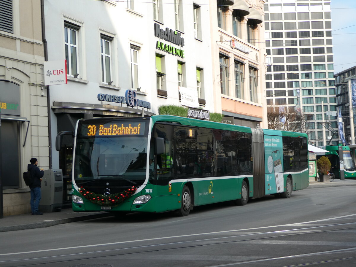 (243'820) - BVB Basel - Nr. 7012/BS 99'312 - Mercedes am 12. Dezember 2022 beim Bahnhof Basel