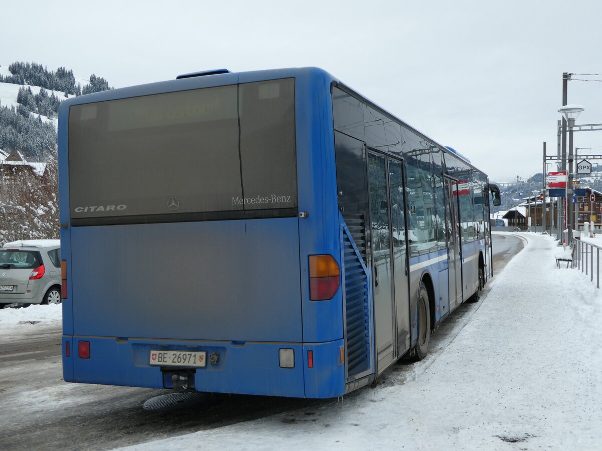 (243'846) - Tritten, Zweisimmen - BE 26'971 - Mercedes (ex BE 633'034; ex AFA Adelboden Nr. 94) am 13. Dezember 2022 beim Bahnhof Zweisimmen