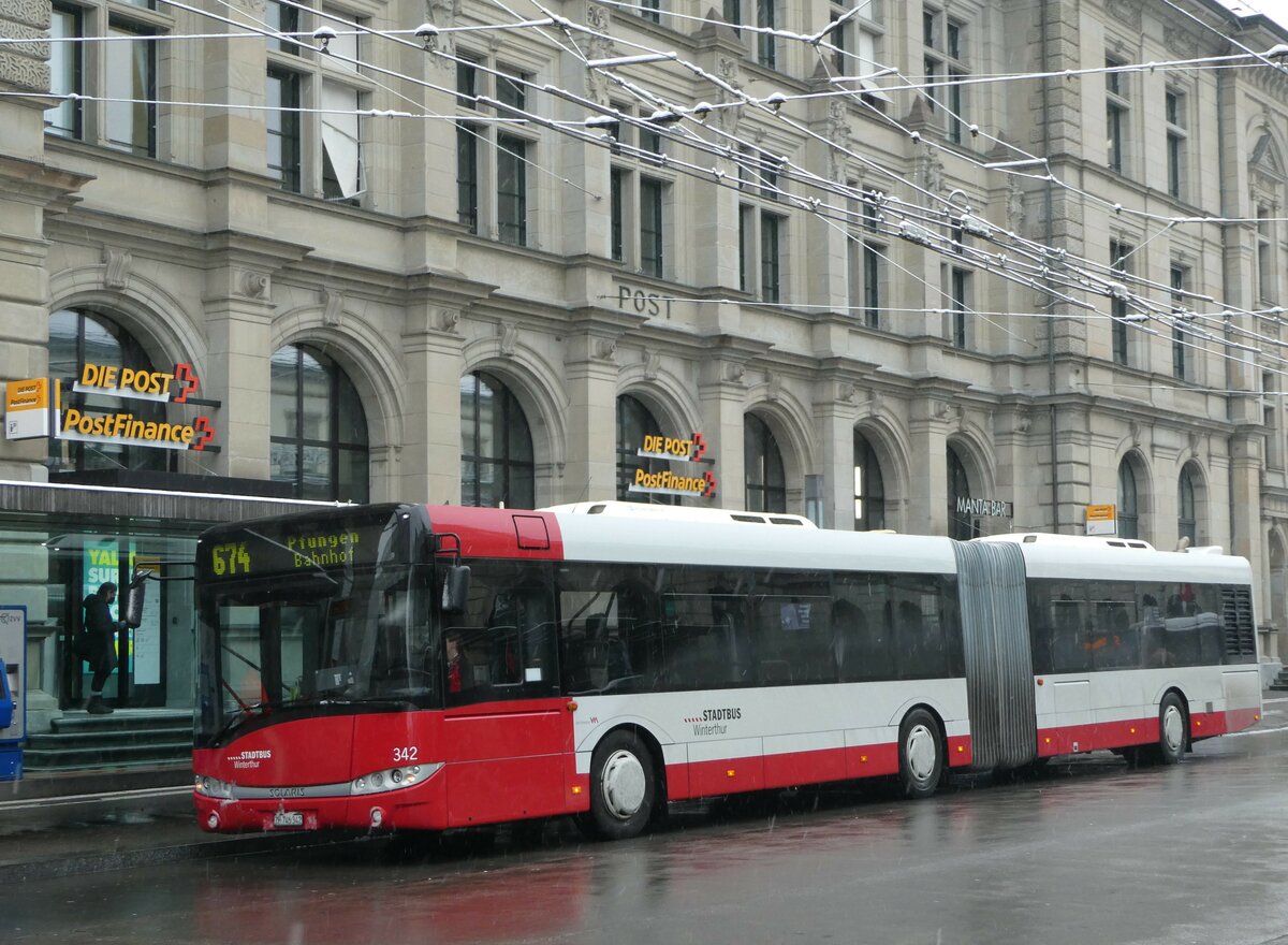 (243'975) - SW Winterthur - Nr. 342/ZH 745'342 - Solaris am 16. Dezember 2022 beim Hauptbahnhof Winterthur