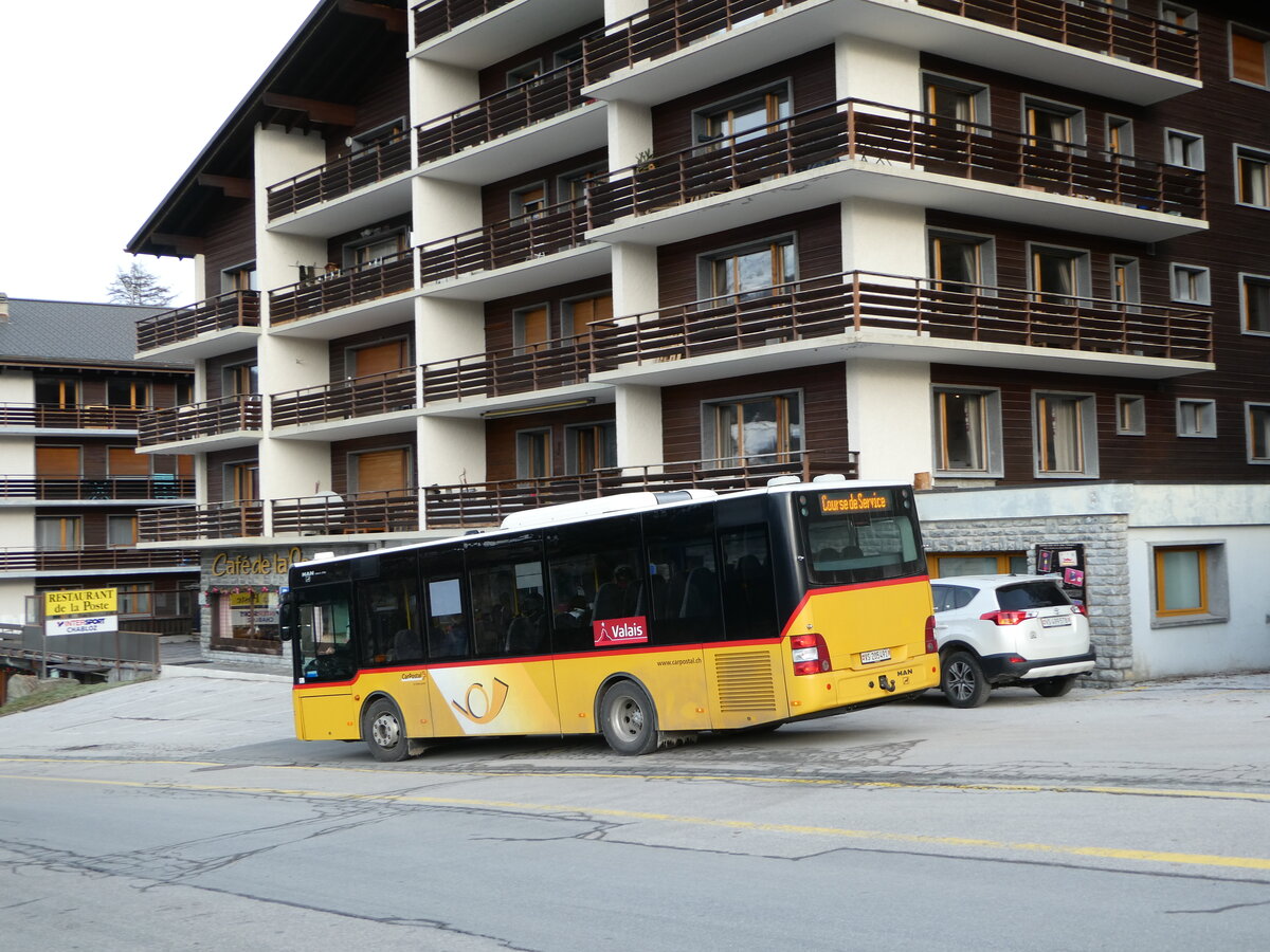 (244'129) - PostAuto Wallis - Nr. 9/VS 205'491 - MAN/Gppel (ex PostAuto Bern) am 26. Dezember 2022 in St-Luc, Post