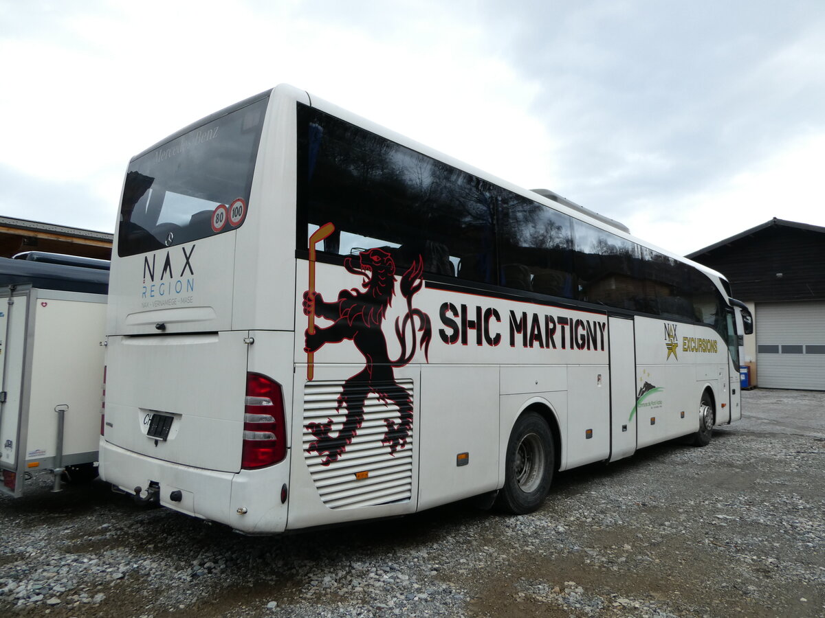 (244'173) - Nax Excursions, Nax - Mercedes am 26. Dezember 2022 in Nax, Garage