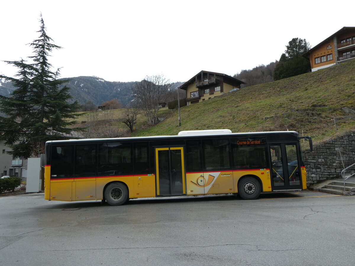 (244'196) - Lathion, Sion - Nr. 8/VS 444'334 - Volvo am 26. Dezember 2022 in Basse-Nendaz, Garage