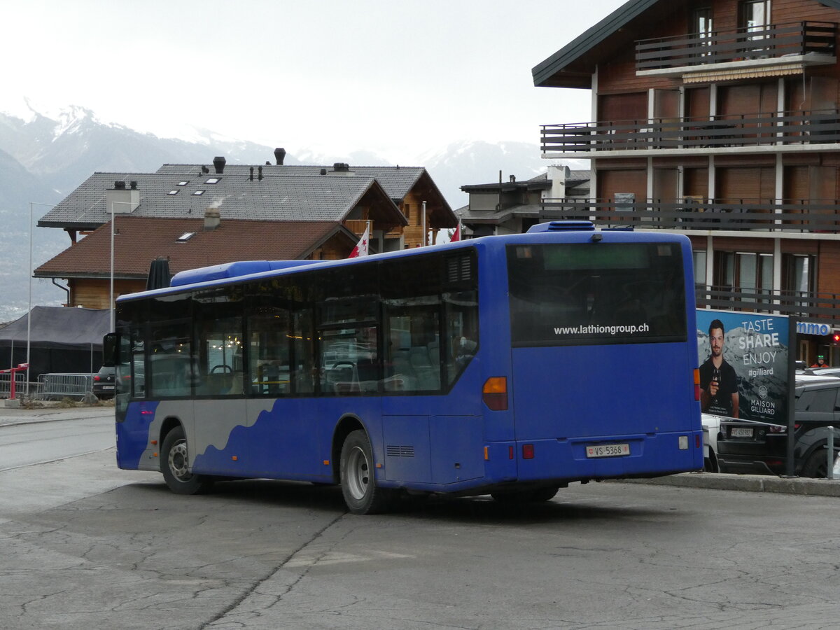 (244'206) - Lathion, Sion - Nr. 11/VS 5368 - Mercedes (ex VZO Grningen Nr. 74) am 26. Dezember 2022 in Haute-Nendaz, Tlcabine