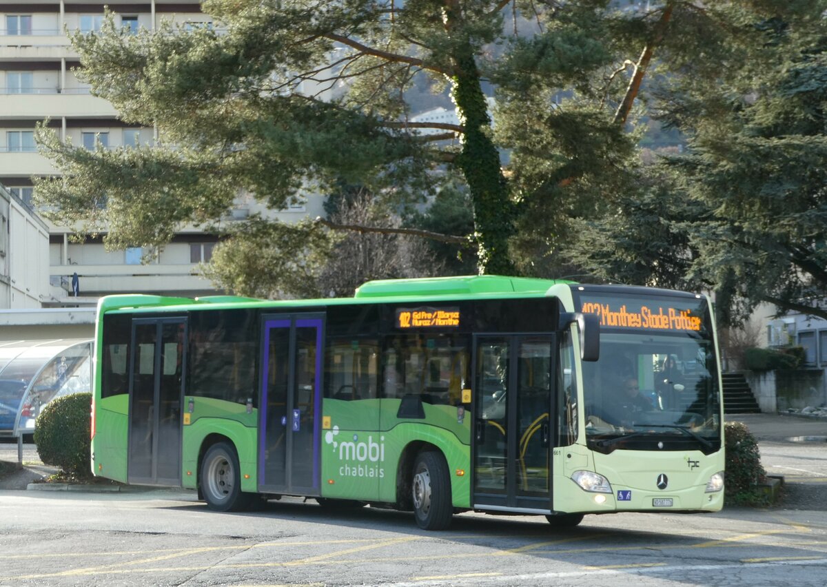 (244'242) - TPC Aigle - Nr. 661/VD 587'776 - Mercedes am 27. Dezember 2022 beim Bahnhof Monthey CFF