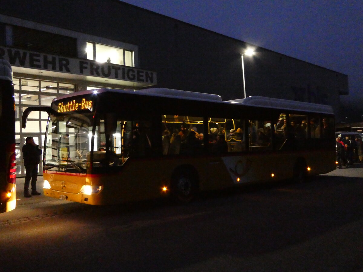 (244'460) - Engeloch, Riggisberg - Nr. 6/BE 520'405/PID 4846 - Mercedes am 7. Januar 2023 beim Bahnhof Frutigen