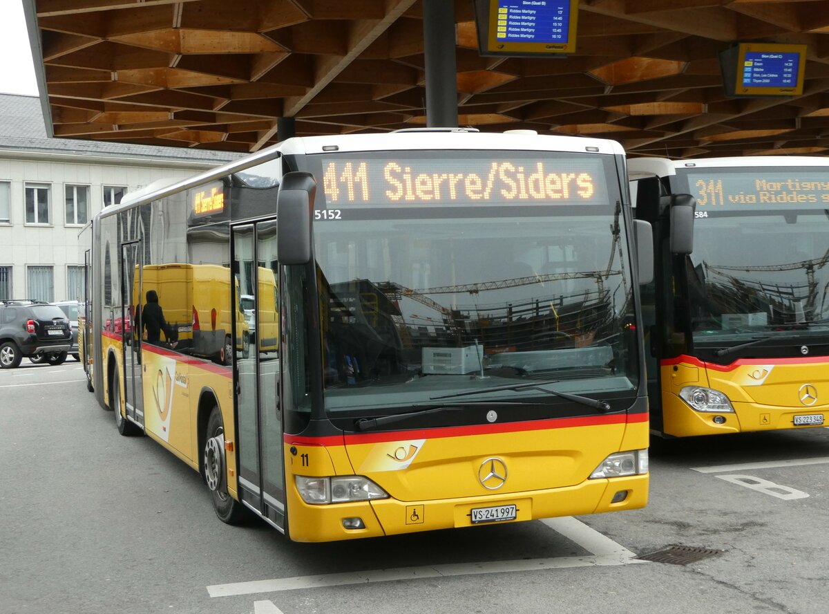 (244'983) - PostAuto Wallis - Nr. 11/VS 241'997/PID 5152 - Mercedes am 11. Januar 2023 beim Bahnhof Sion