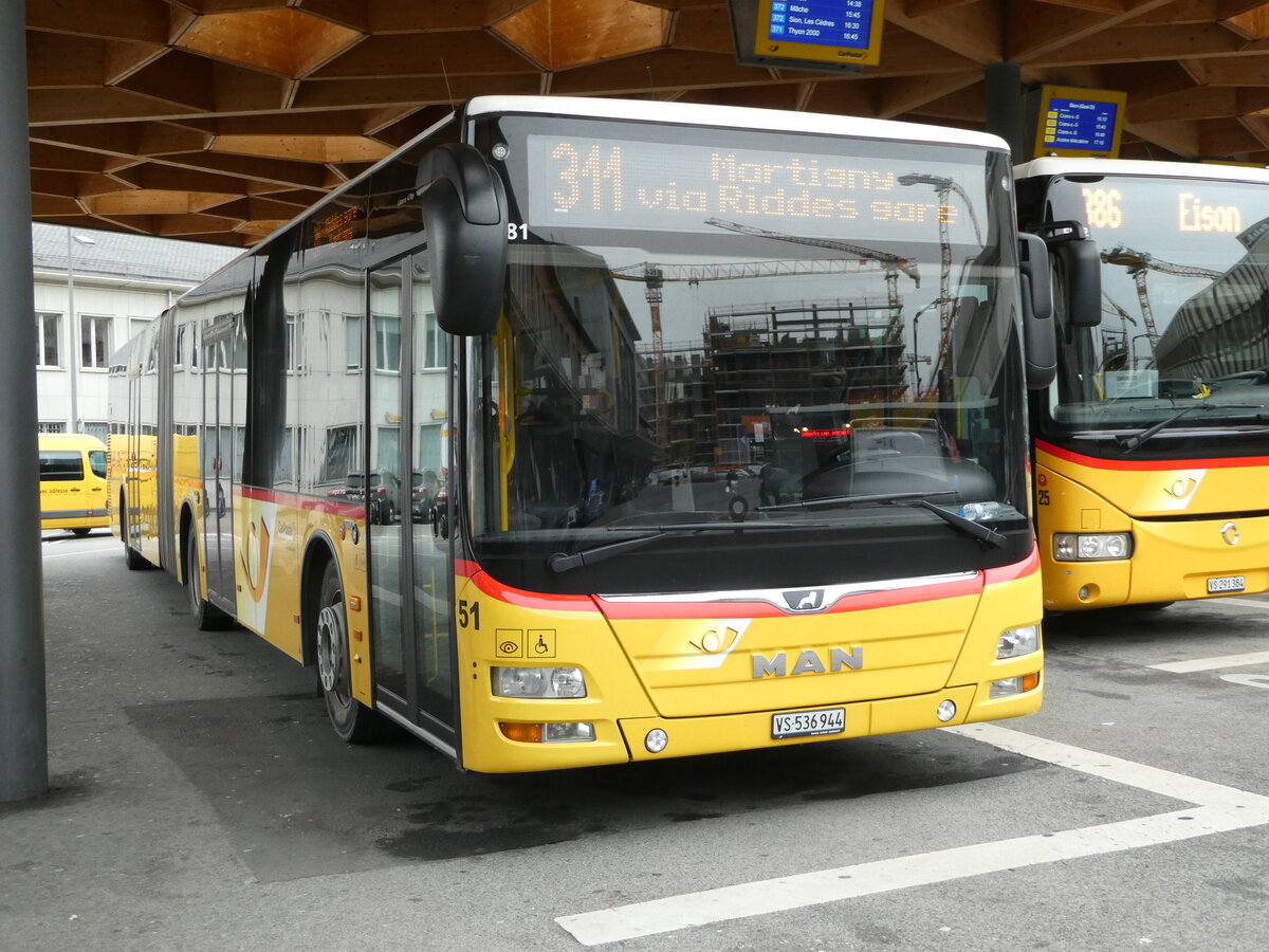 (244'987) - PostAuto Wallis - Nr. 51/VS 536'944/PID 10'681 - MAN (ex TMR Martigny Nr. 123) am 11. Januar 2023 beim Bahnhof Sion