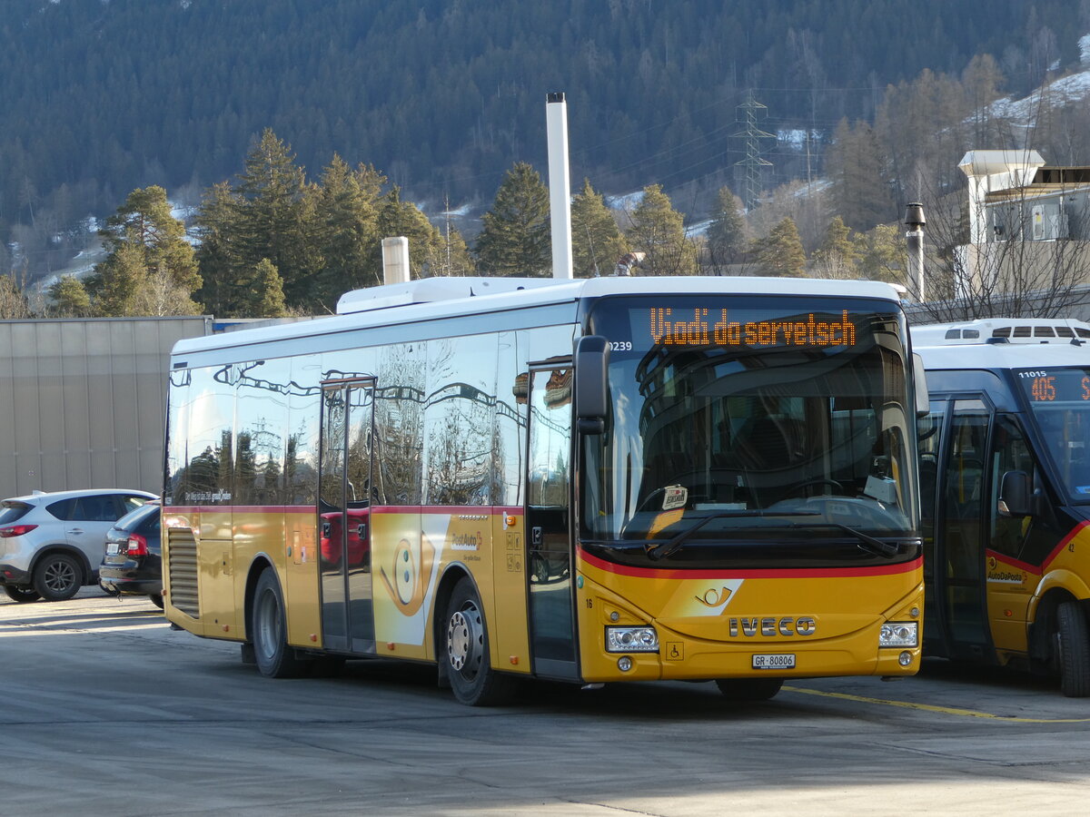 (245'105) - PostAuto Graubnden - Nr. 16/GR 80'806/PID 10'239 - Iveco (ex Fontana, Ilanz Nr. 16; ex Fontana, Ilanz Nr. 2) am 18. Januar 2023 beim Bahnhof Ilanz