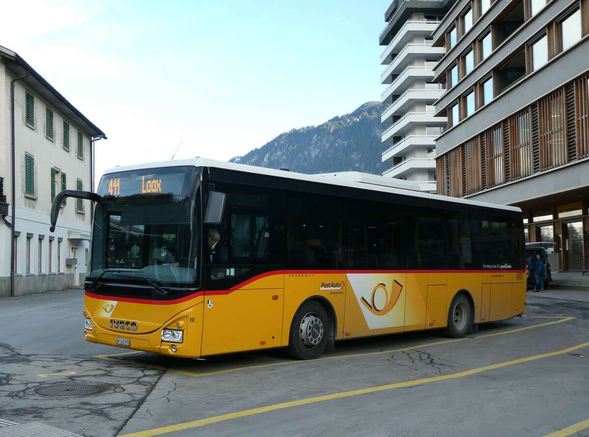 (245'175) - PostAuto Graubnden - Nr. 10/GR 162'978/PID 10'238 - Iveco (ex Fontana, Ilanz Nr. 10) am 18. Januar 2023 beim Bahnhof Ilanz