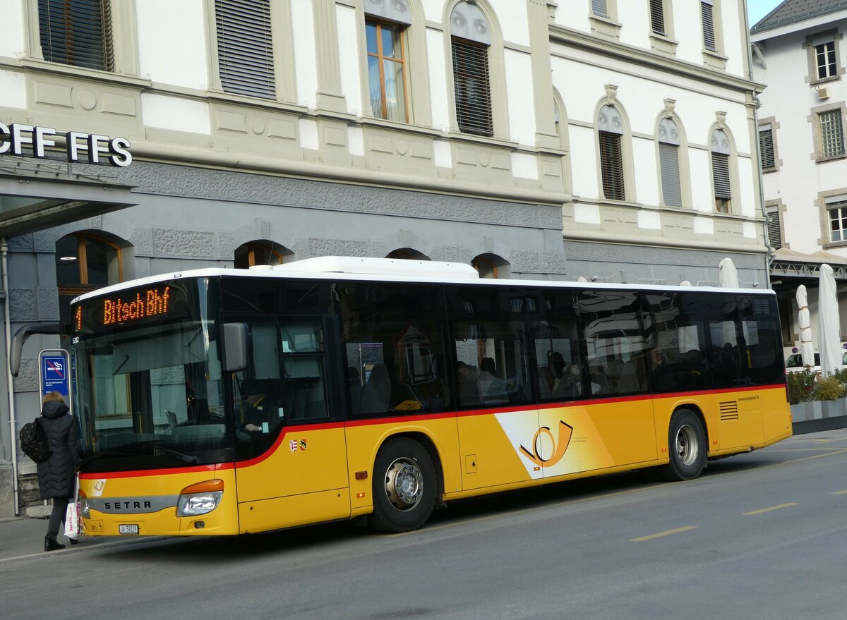 (245'607) - CarPostal Ouest - JU 59'239/PID 5282 - Setra (ex Nr. 23) am 31. Januar 2023 beim Bahnhof Brig