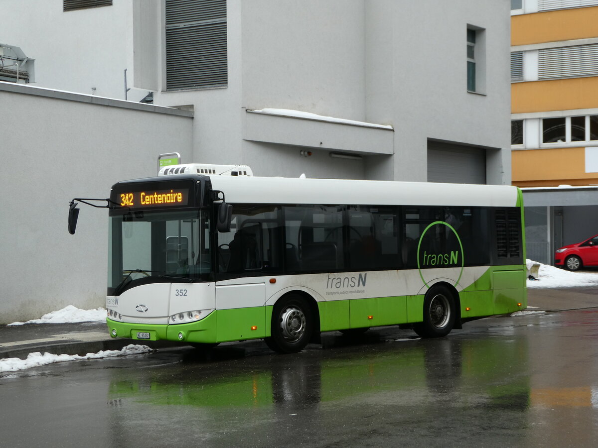 (245'641) - transN, La Chaux-de-Fonds - Nr. 352/NE 95'352 - Solaris (ex TRN La Chaux-de-Fonds Nr. 352) am 2. Februar 2023 beim Bahnhof Le Locle