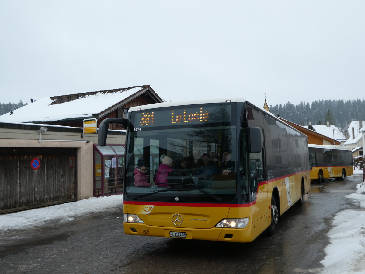 (245'652) - CarPostal Ouest - NE 110'426/PID 5414 - Mercedes (ex JU 28'172; ex Nr. 57; ex Stucki, Porrentruy Nr. 29) am 2. Februar 2023 in La Brvine, Post