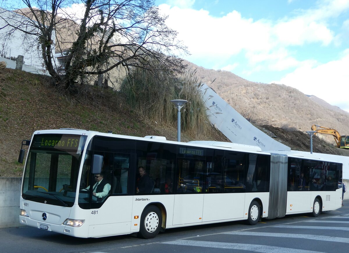 (245'815) - Intertours, Domdidier - Nr. 481/FR 300'481 - Mercedes (ex Nr. 211; ex STI Thun Nr. 135) am 4. Februar 2023 beim Bahnhof Tenero