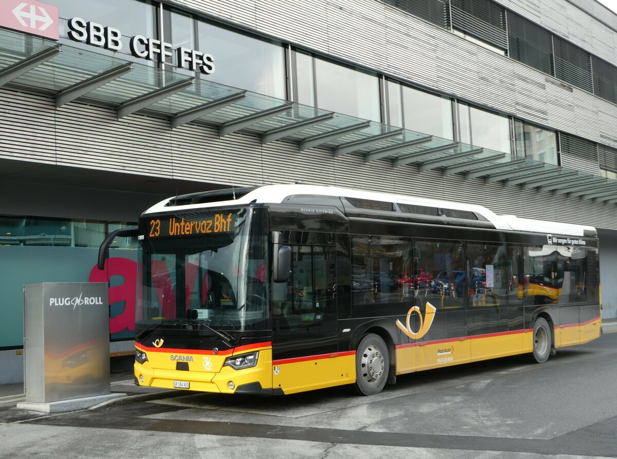 (245'849) - Dnser, Trimmis - GR 184'920/PID 11'895 - Scania am 6. Februar 2023 beim Bahnhof Landquart