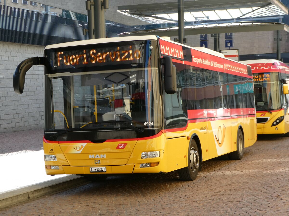 (245'915) - AutoPostale Ticino - TI 215'334/PID 4924 - MAN/Gppel am 7. Februar 2023 beim Bahnhof Bellinzona