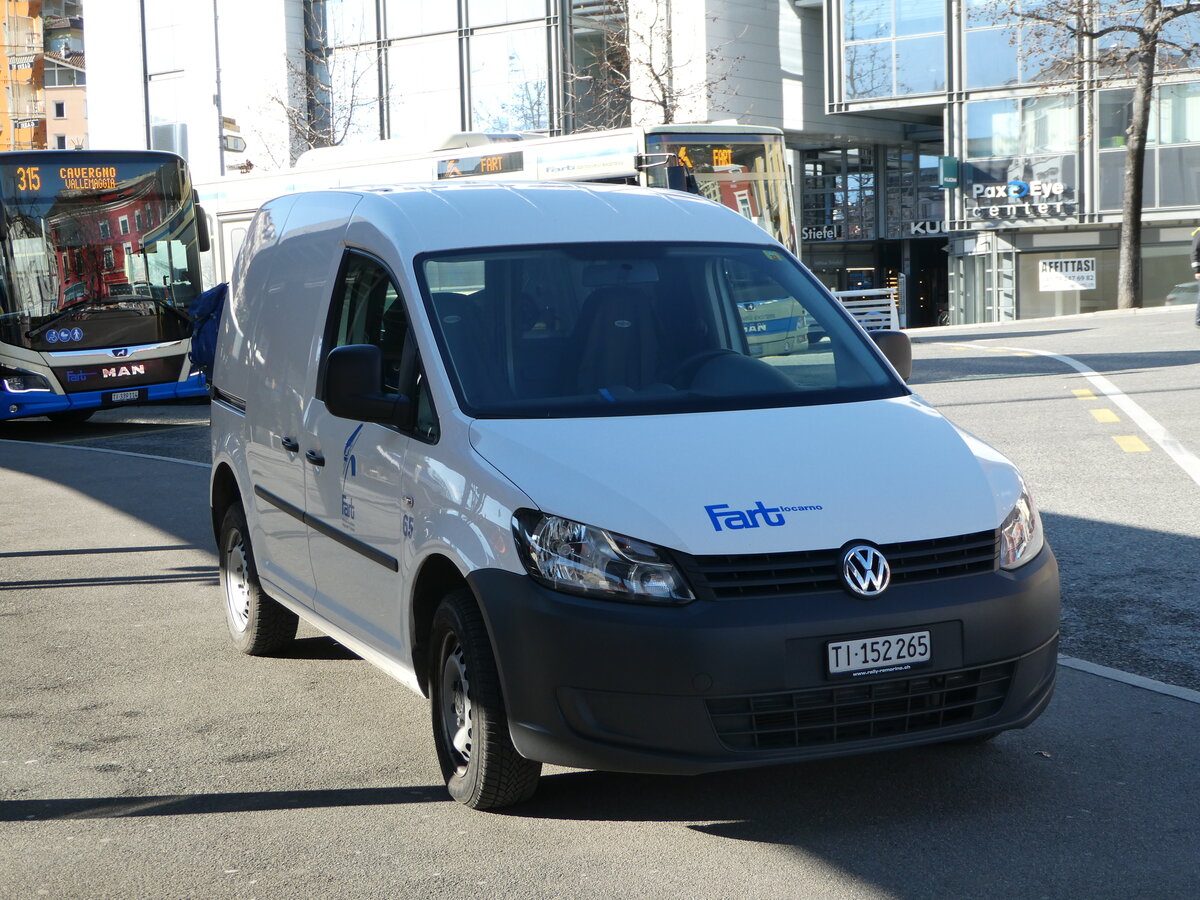 (245'945) - FART Locarno - Nr. 65/TI 152'265 - VW am 7. Februar 2023 beim Bahnhof Locarno