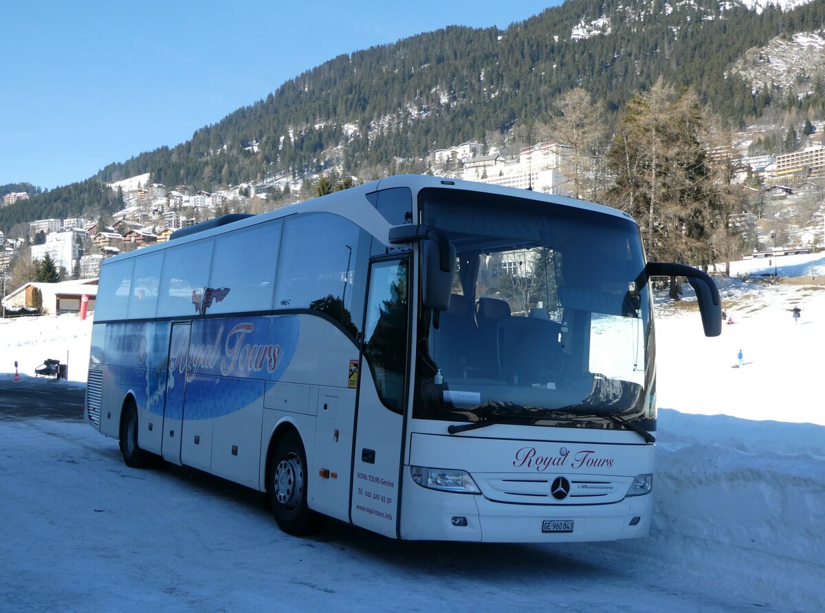 (246'025) - Royal-Tours, Genve - GE 960'843 - Mercedes am 11. Februar 2023 in Leysin, Centre sportif