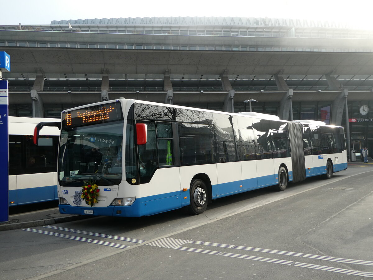 (246'126) - VBL Luzern - Nr. 159/LU 15'004 - Mercedes am 14. Februar 2023 beim Bahnhof Luzern