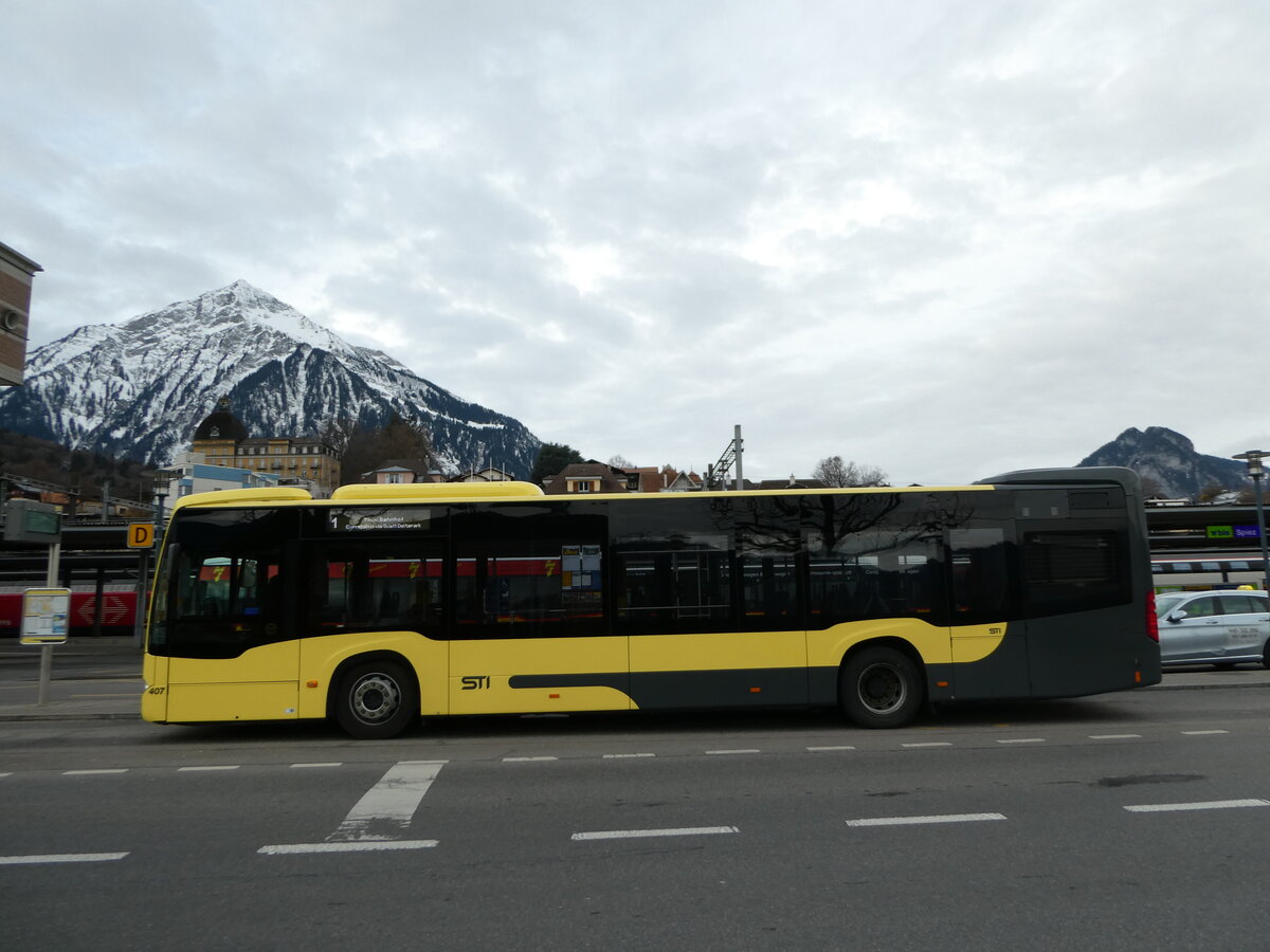 (246'203) - STI Thun - Nr. 407/BE 838'407 - Mercedes am 17. Februar 2023 beim Bahnhof Spiez