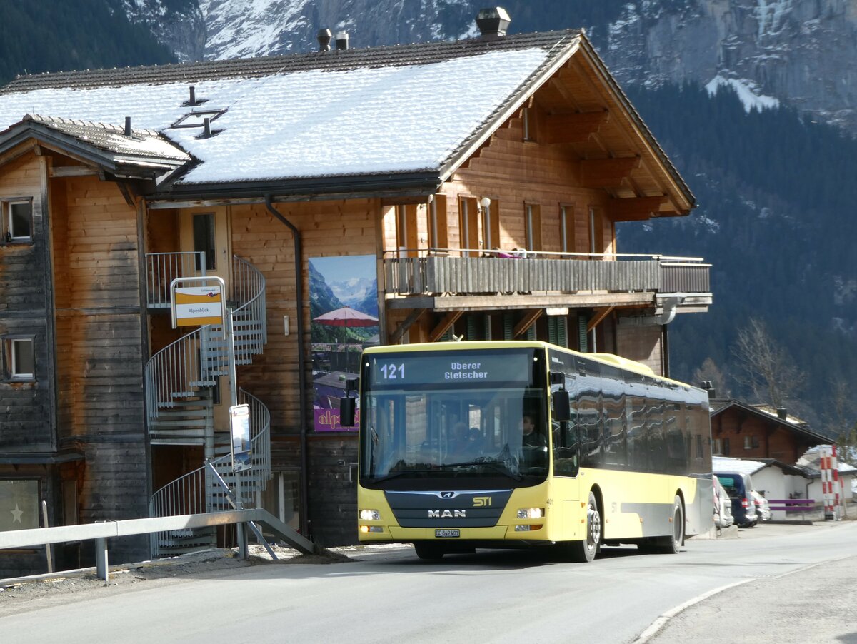 (246'269) - STI Thun - Nr. 401/BE 849'401 - MAN am 17. Februar 2023 in Grindelwald, Alpenblick (Einsatz Grindelwaldbus)