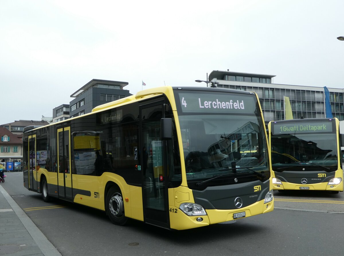 (246'777) - STI Thun - Nr. 412/BE 810'412 - Mercedes am 2. Mrz 2023 beim Bahnhof Thun